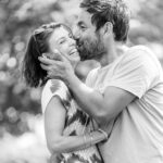 Julie et Nico, couple heureux lors de leur séance photo en Alsace - Témoignage clients Eric Buch Photographe